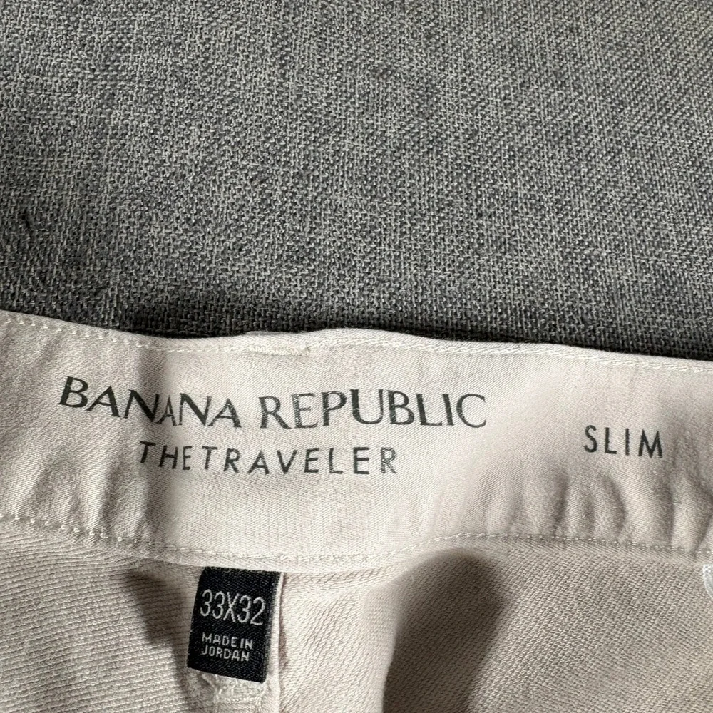 Banana Republic Traveler Pants Mens 33x32 Off White Slim Fit Stretch Chino
